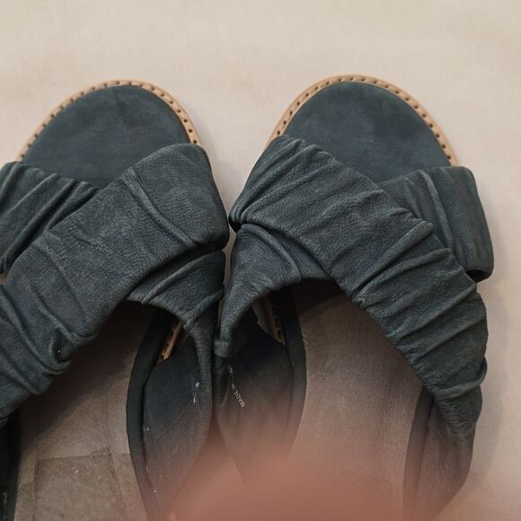 Eileen Fisher Women's Nubuck Leather Criss Cross Tumbled Sandals Black sz 5 - Picture 2 of 5